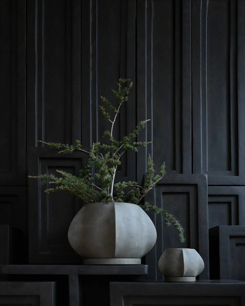Arket Plant Pot - 101 Copenhagen Vases - Petit - Dark Grey - HORNE