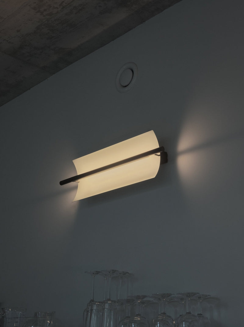 Lámina 45 Wall Lamp - Santa & Cole - Wall Sconces - HORNE