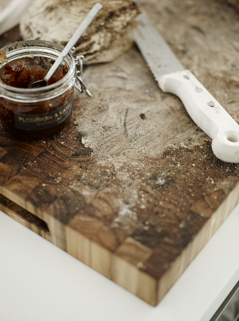Dania Cutting Board 22