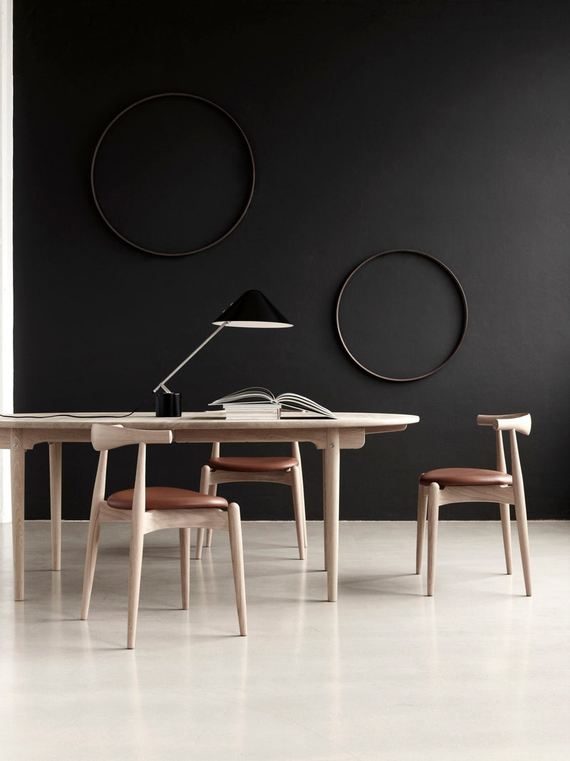 CH338 Round Table - Carl Hansen & Son - Tables - Soaped Oak - HORNE