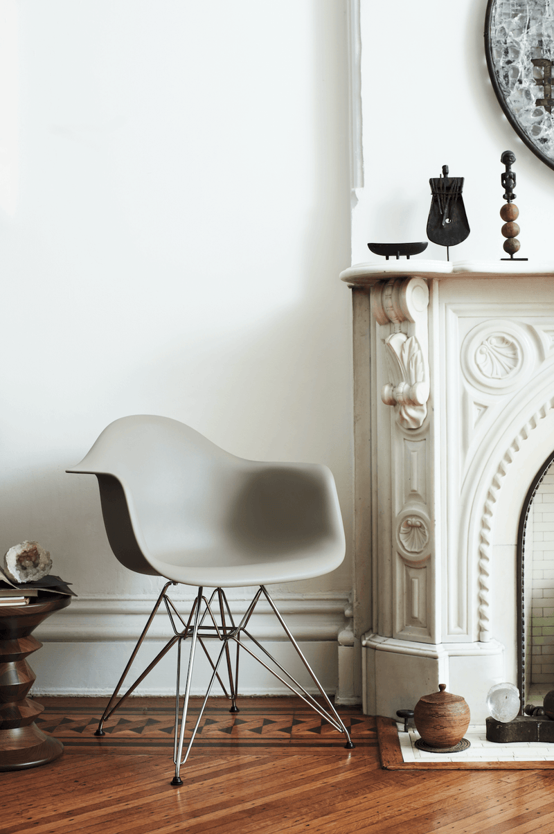 Eames® Molded Plastic Armchair – Dowel Base - Herman Miller® - Chairs - White - Natural Maple - White - HORNE