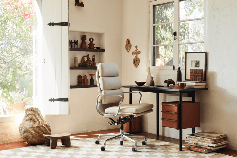 Eames® Soft Pad Executive Chair - Herman Miller® - Chairs - Casters with Manual Seat - Height Adjustment - Polished Aluminum - Prone Obsidian - HORNE