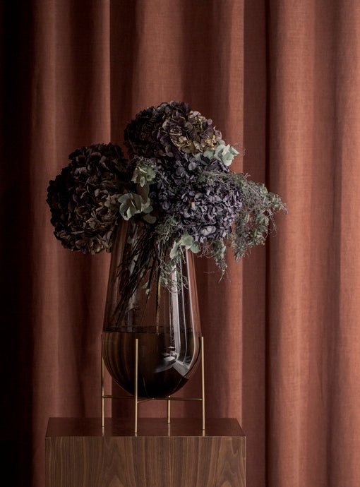 Echasse Vase - Audo Copenhagen - Vases - Small - Smoke/Brushed Brass - HORNE