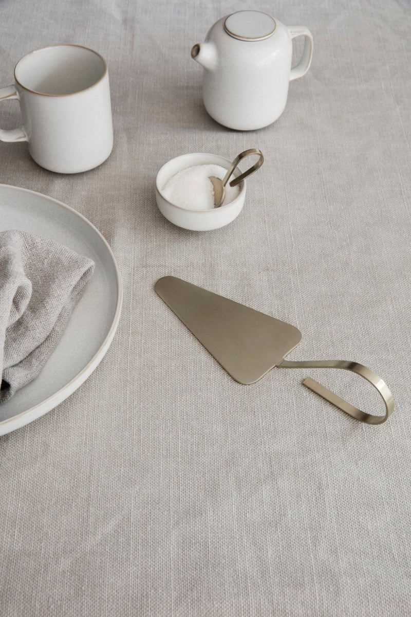 Fein Cake Server - Ferm Living - Kitchen Tools - HORNE