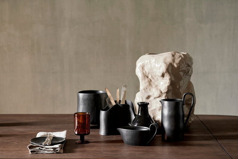 Flow Sauce Boat - Ferm Living - Dinnerware - Black - HORNE
