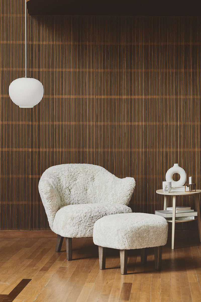Ingeborg Footstool - Sheepskin - Audo Copenhagen - Stools + Benches + Ottomans - Moonlight - Natural Oak - HORNE